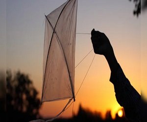 संभलिए, बच्चे को दिया पतंग का मांझा जेल पहुंचा देगा! 9 बच्चों के पिता हो चुके अरेस्ट