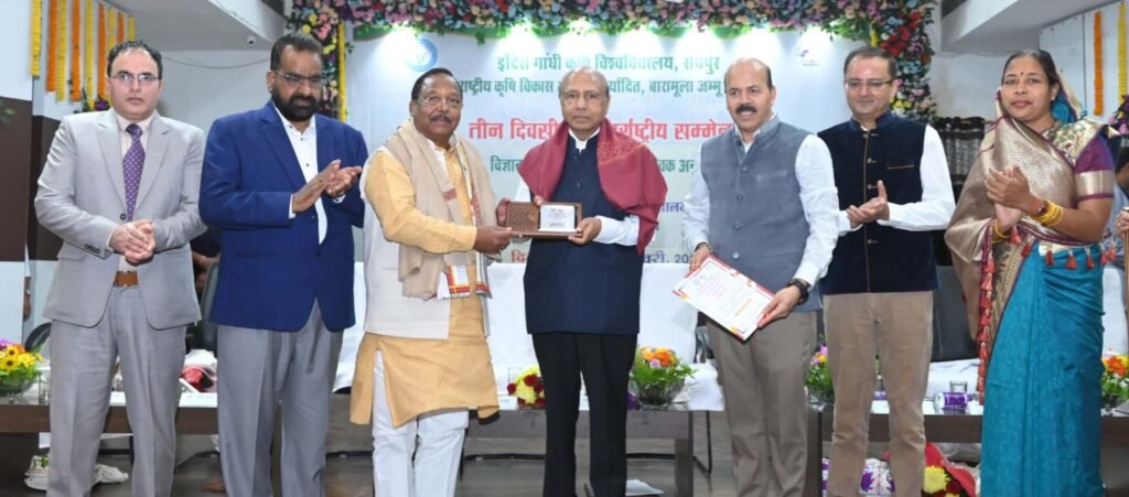 मेहनतकश किसानों को सक्षम बनाने में विज्ञान, प्रौद्योगिकी एवं कृषि वैज्ञानिको का है महत्वपूर्ण योगदानः मंत्री* श्री रामविचार नेताम