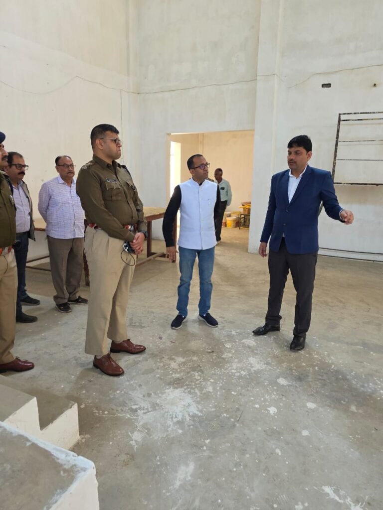 निर्वाचन सामग्री वितरण एवं वापसी की तैयारियों तथा सुरक्षा व्यवस्था का लिया जायजा