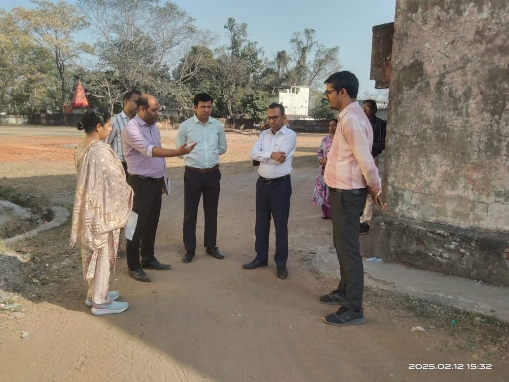 कलेक्टर ने जनपद पंचायत कोरबा हेतु विद्युत गृह स्कूल में बनाए जा रहे स्ट्रांग रूम का किया निरीक्षण