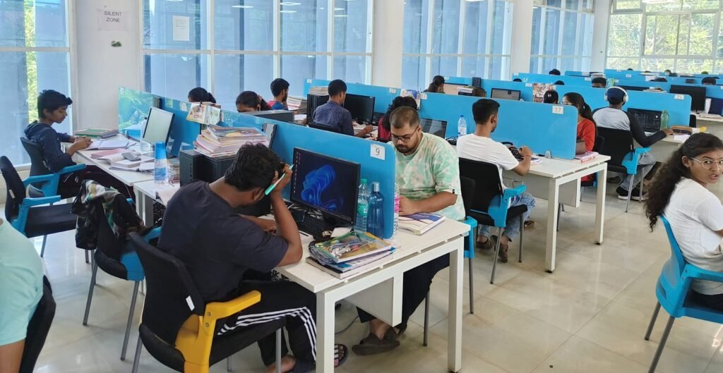 जिला ग्रंथालय से 50 कम्प्यूटर गायब बदहाल व्यवस्था के बीच पढ़ने मजबूर हैं छात्र-छात्राएं खबर की वस्तुस्थिति