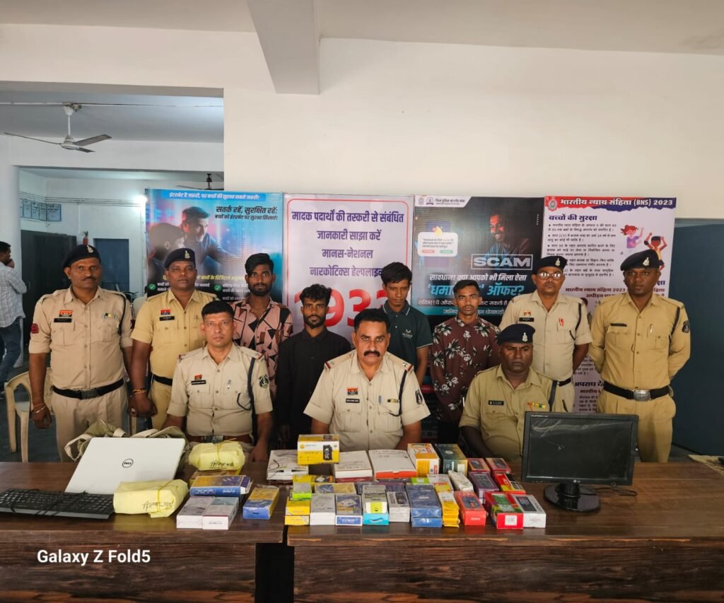 थाना चांपा क्षेत्र के रजा मोबाइल शॉप में रात्रि में चोरी करने वाले चोर गिरोह को पकड़ने में मिली सफलता साइबर टीम एवं थाना चांपा पुलिस की संयुक्त कार्यवाही