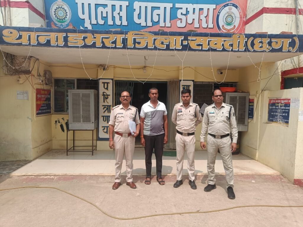 सरकारी नौकरी दिलाने के नाम पर ₹12,40,000/- की ठगी करने वाला आरोपी CAF आरक्षक दुर्गेश चंद्रा गिरफ्तार
