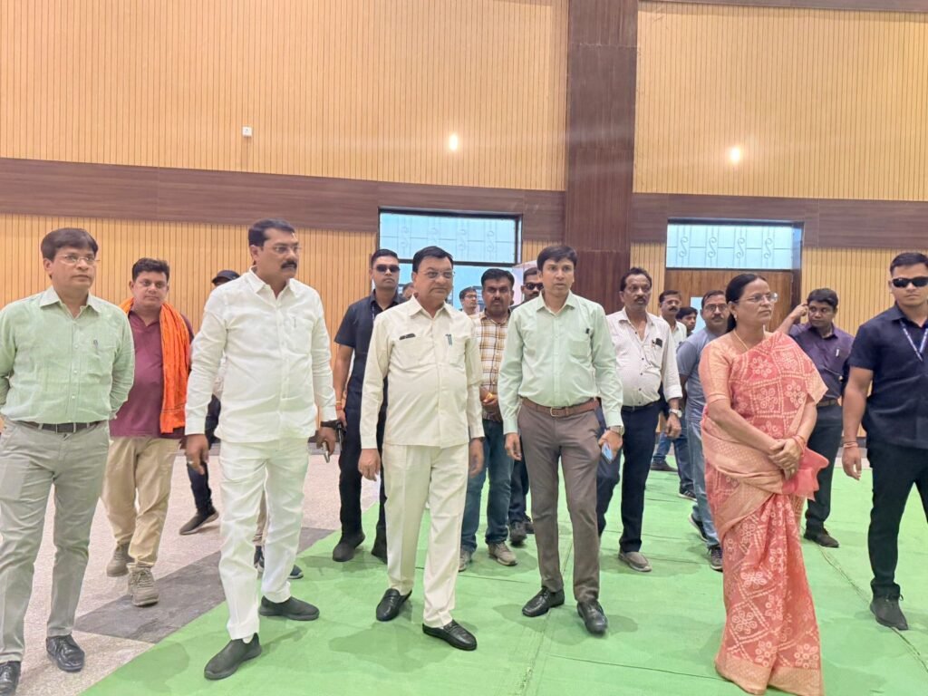 मुख्यमंत्री के प्रस्तावित दौरे को लेकर मंत्री श्री लखनलाल देवांगन ने किया कार्यक्रम स्थल का निरीक्षण