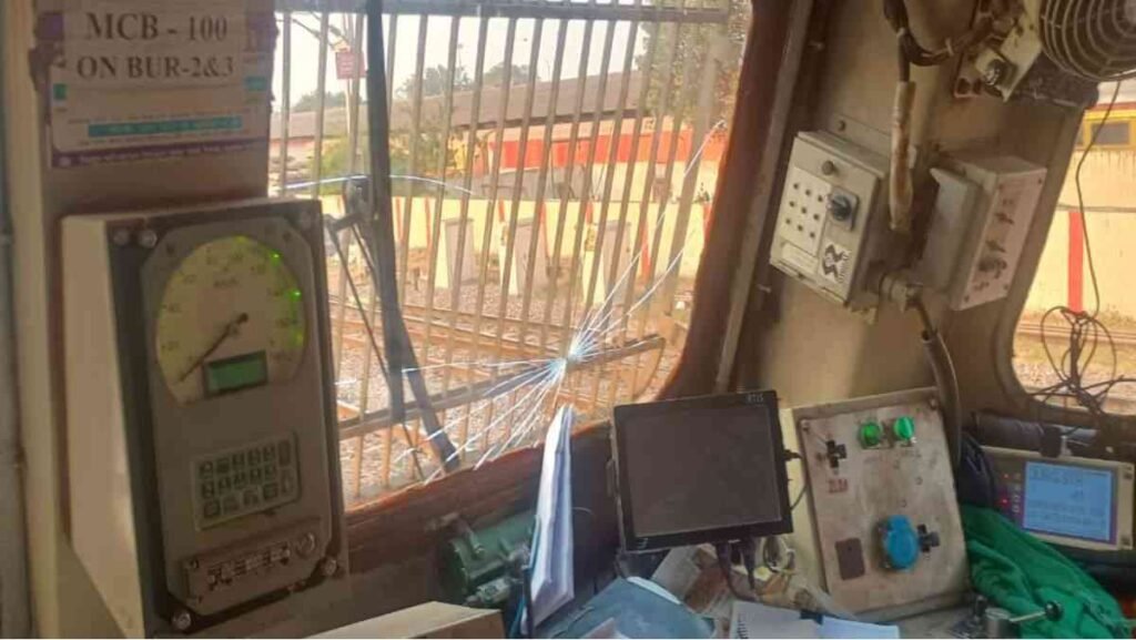CG Breaking News : खुर्सीपार गेट के पास राजधानी एक्सप्रेस पर हमला, पथराव से बड़ा रेल हादसा टला