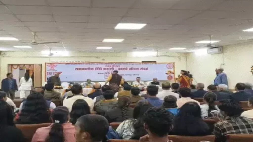 साहित्यकार अपमान विवाद ने पकड़ा तूल, GGU कुलपति को हटाने की मांग तेज