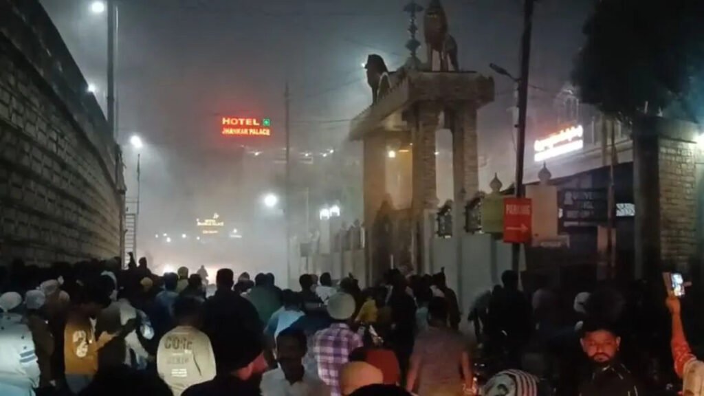 Clash At Religious Place : धुले में गद्दी विवाद में कई घायल