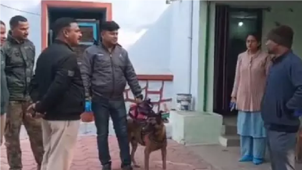 Retired Police Officer : रिटायर्ड पुलिस अफसर के घर बड़ी चोरी, 10 लाख के गहने ले उड़े चोर