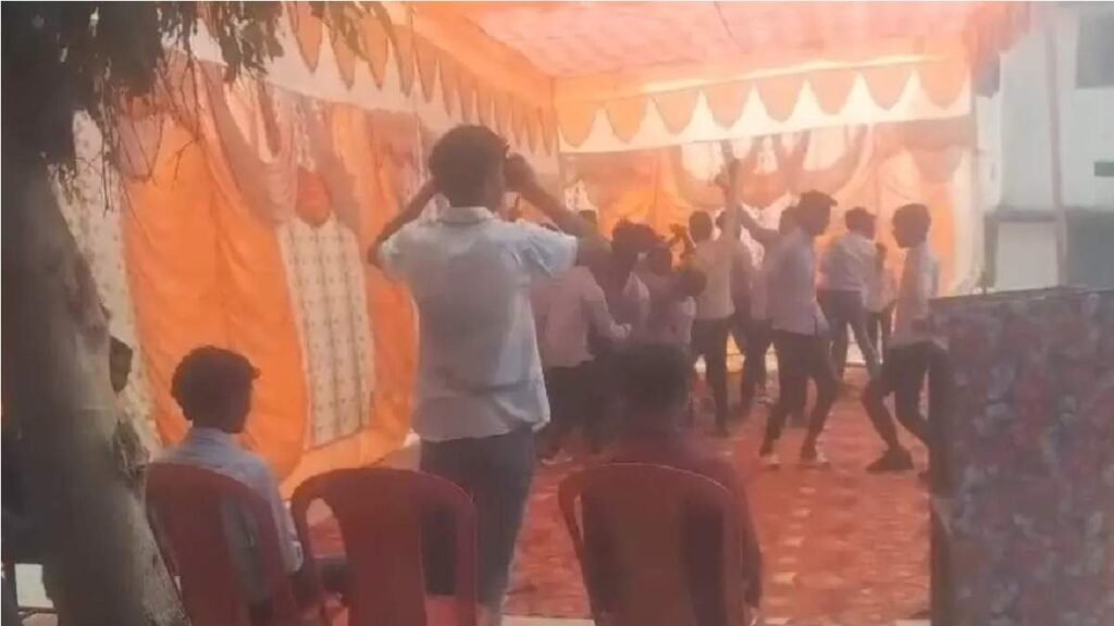 CG News : रामचंद्रपुर आत्मानंद स्कूल के प्राचार्य सस्पेंड , भोजपुरी ठुमके पड़े भारी CG News