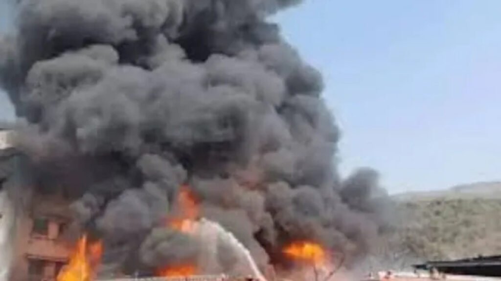 BREAKING : केमिकल फैक्ट्री में धमाकों के बाद तांडव, 7 मजदूर जिंदा जले, कंकाल बने शव देख कांप उठी रूह