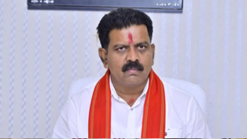 Vijay Sharma Home Minister CG : बंदूक छोड़ने वालों को सरकार ने दिखाया शहर का विकास, जंगल सफारी का लुत्फ उठाया