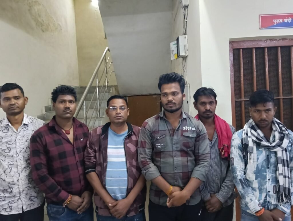 थाना मुलमुला ग्राम मुरलीडीह शासकीय गोदाम के पीछे जुआ खेल रहे 06 जूवाडीयानों को पकड़ने में मिली सफलता थाना मुलमुला एवं अकलतरा पुलिस की संयुक्त कार्यवाही
