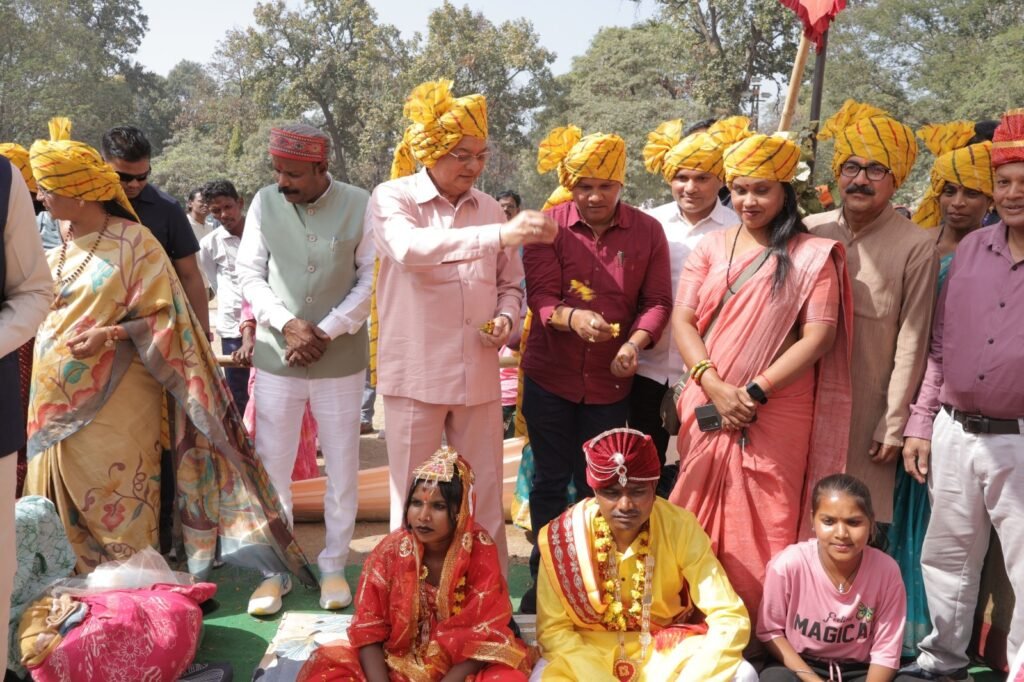 कोरबा में गूंजी शहनाई, जोड़ों ने थामा जीवनभर का साथ
