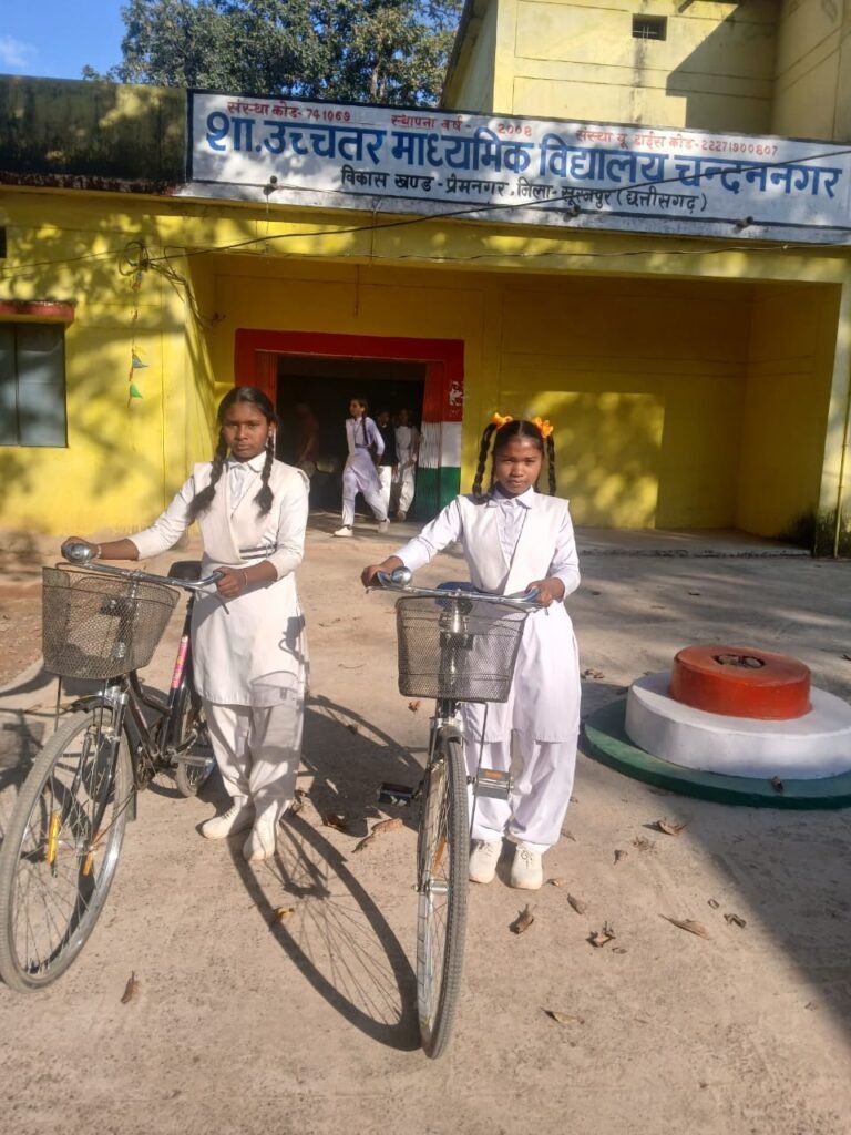 सरस्वती निःशुल्क सायकल योजना से छात्राओं को मिली नई उड़ान