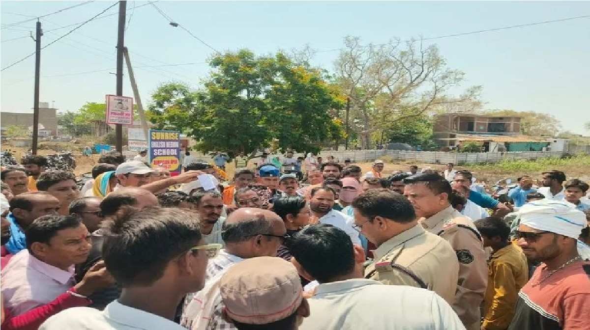 CG Gas Cylinder Shortage : गैस सिलेंडर नहीं मिलने पर बवाल , 20 हजार उपभोक्ताओं की परेशानी, सड़क जाम कर किया विरोध CG Gas Cylinder Shortage