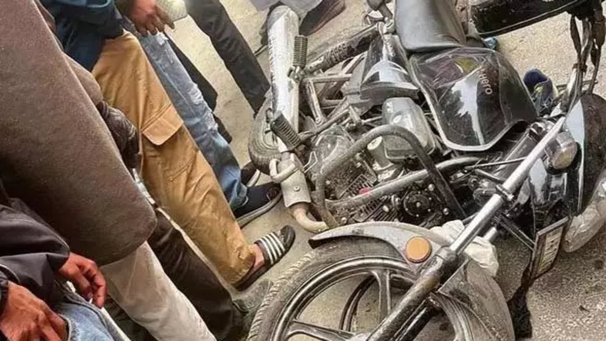काल बनी सड़कें’ अंधेरे और लापरवाही ने ली शिक्षक समेत 2 की जान
