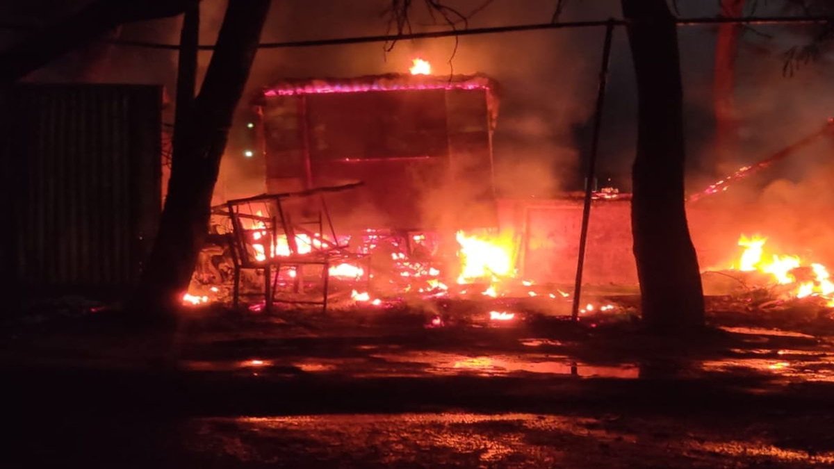 CG NEWS : ऑटो पार्ट्स दुकान में भीषण आग, 30 लाख का सामान और 7 लाख कैश जलकर राख