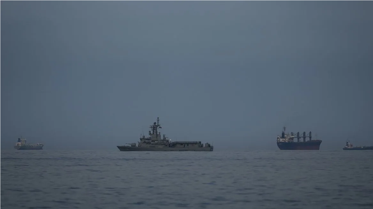 US-Iran Conflict News : भारतीय जहाजों की सुरक्षा पर खतरा , होर्मुज की घेराबंदी के बीच फंसे भारतीय कार्गो वेसल्स, दिल्ली में विदेश मंत्रालय की हाई-लेवल मीटिंग US-Iran Conflict News