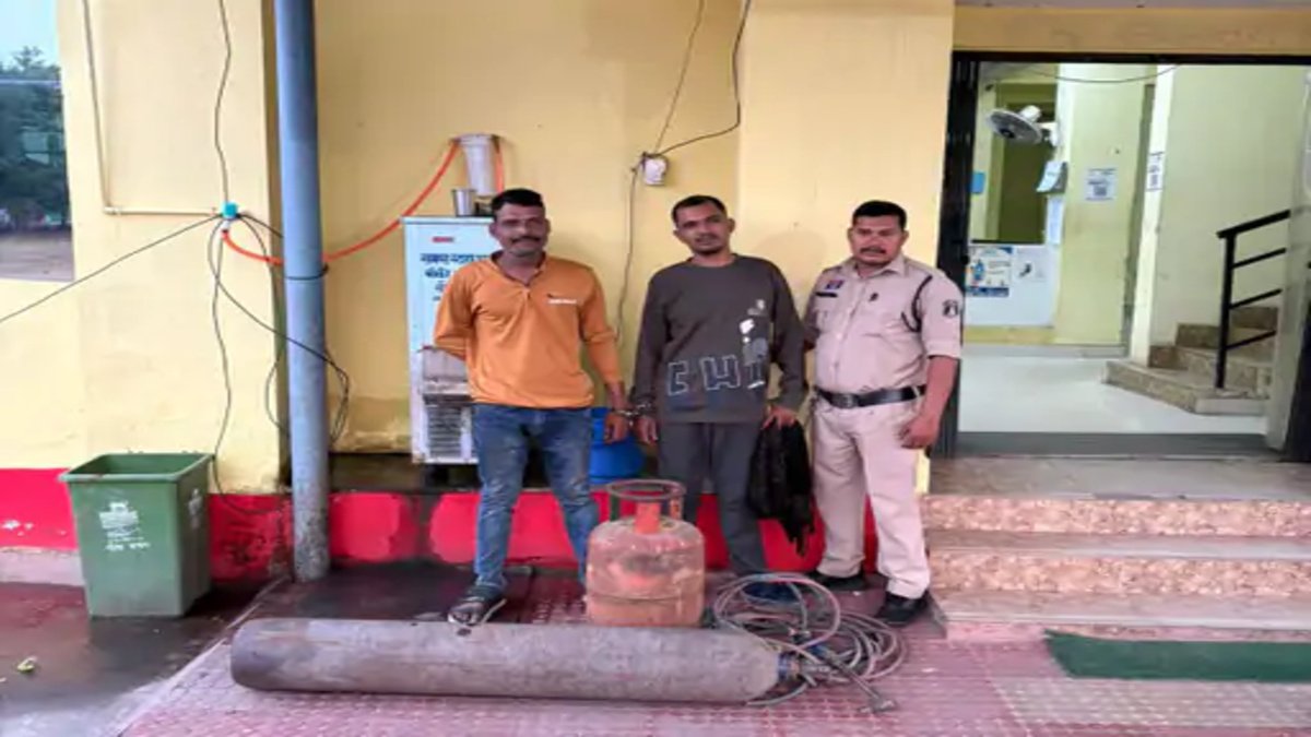 कोरबा पुलिस की बड़ी सफलता’ 42 लाख के रेलवे पोल चोरी मामले में 2 आरोपी गिरफ्तार