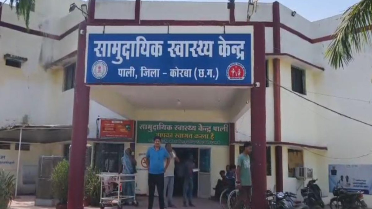 CG NEWS : अस्पताल में शराबियों का उत्पात, स्टाफ के साथ की बदसलूकी