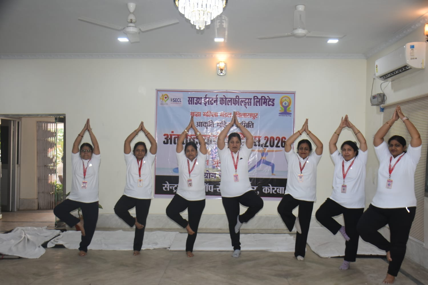 विश्व योग दिवस पर महिलाओं ने किया योगाभ्यास, स्वास्थ्य जागरूकता का संदेश