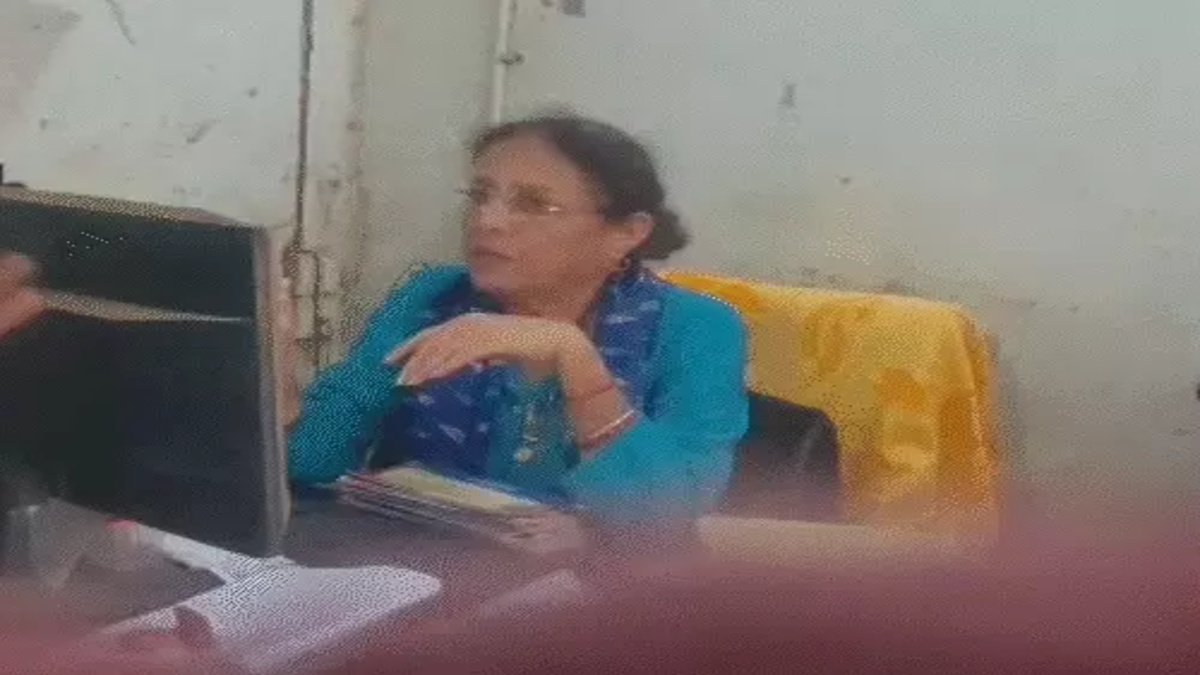 CG NEWS : विधवा से रिश्वत मांगना पड़ा भारी, VIDEO वायरल होते ही बैंक मैनेजर सस्पेंड