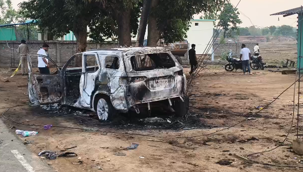 CG BJP Leader Murder : आधी रात का हमला, घर घेरकर कार में लगाई आग, दो की मौत