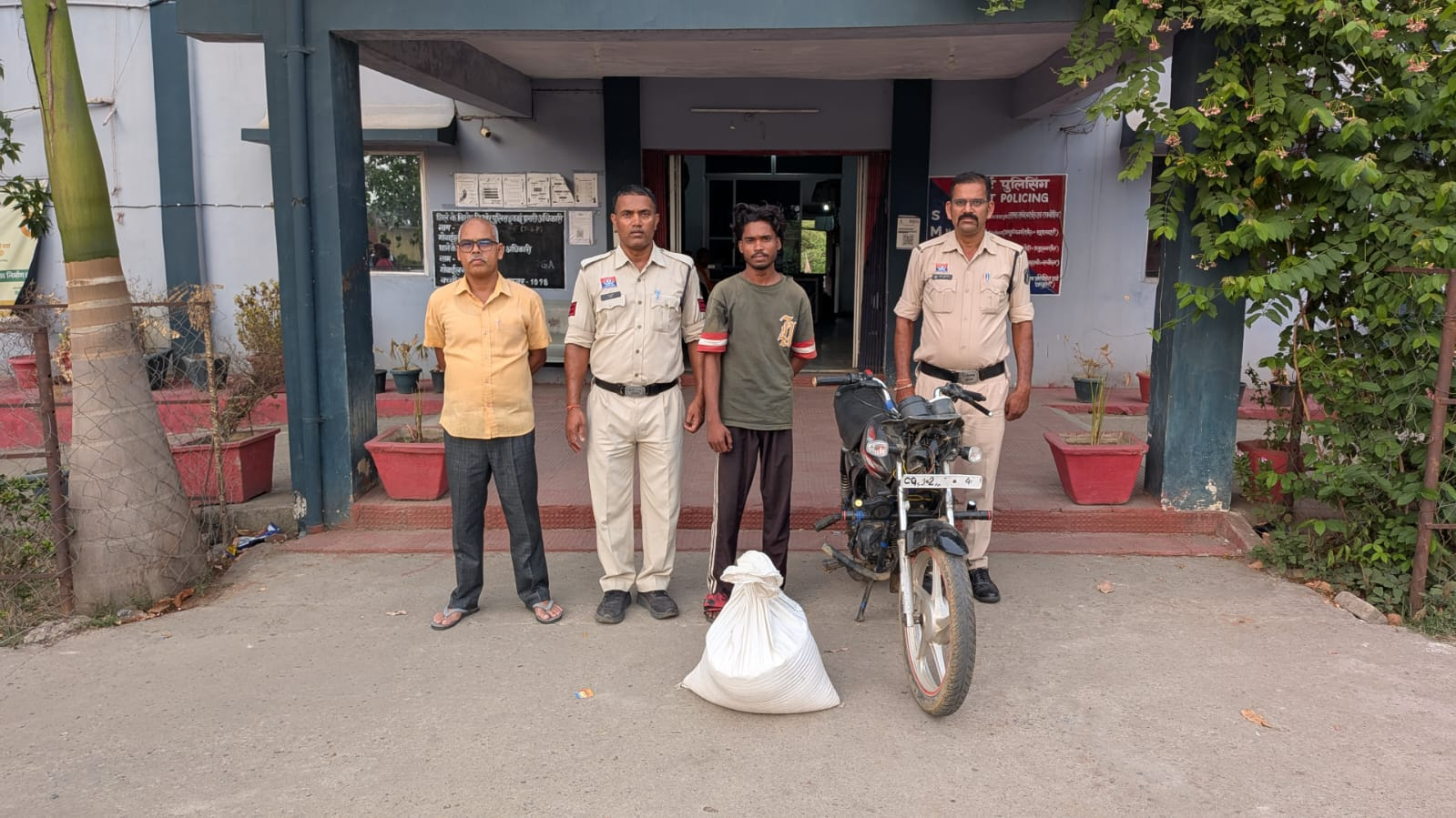 *मकान चोरी एवं टाटा मैजिक वाहन चोरी के मामले में पुलिस को मिली सफलता*