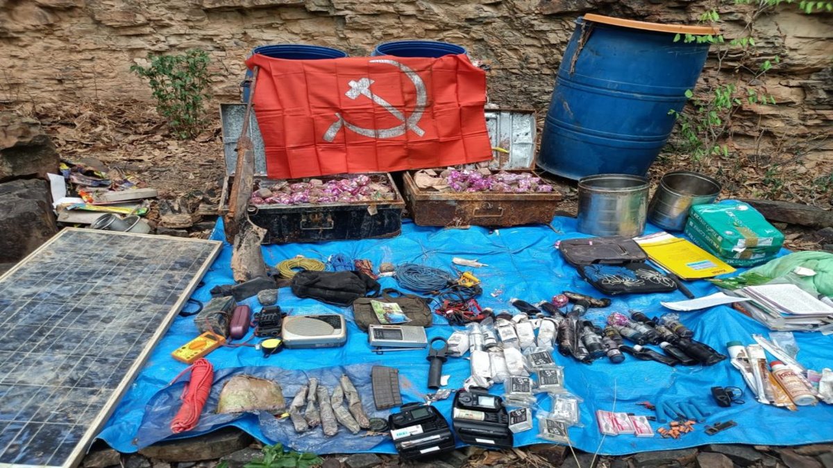 CG NEWS : नक्सल प्रभावित क्षेत्र में सर्च ऑपरेशन सफल, विस्फोटक और युद्ध सामग्री बरामद