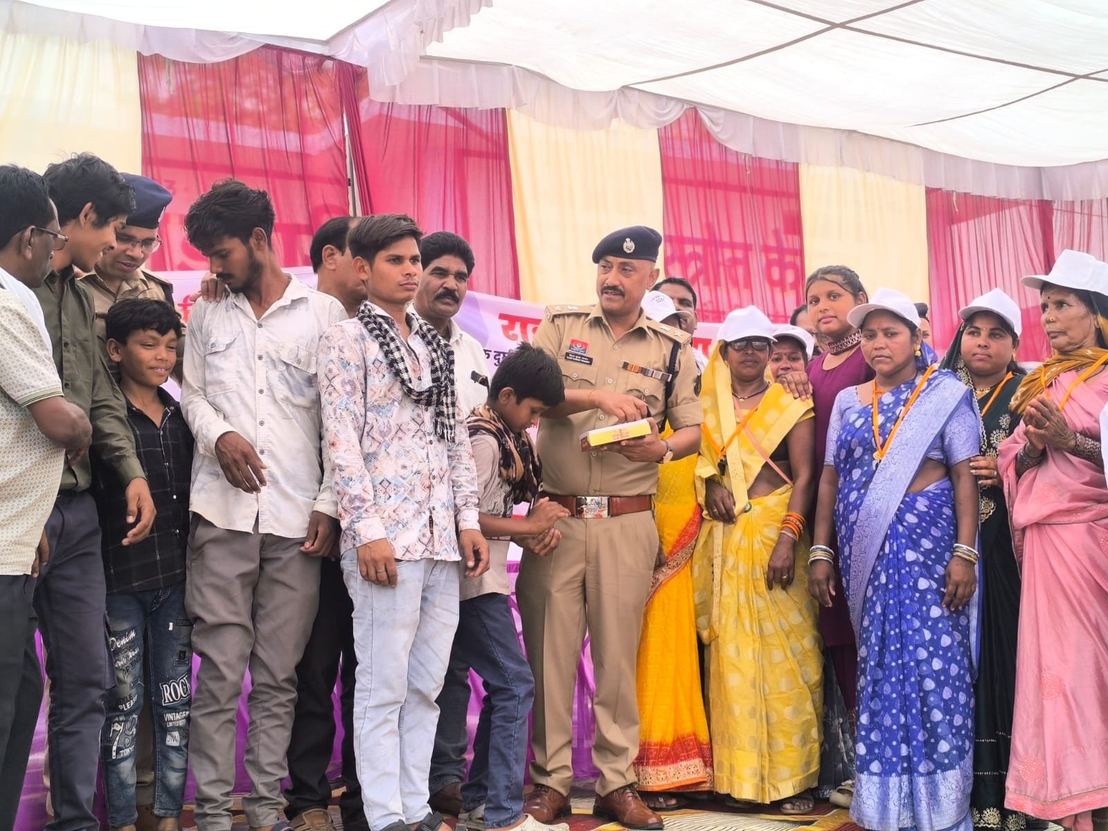 पुलिस अधीक्षक श्री विजय कुमार पाण्डेय IPS की पहल पर एक साथ तीन गांवों में महिला कमांडो टीम का गठन कर नशा मुक्ति एवं सायबर जनजागरूकता का विशेष कार्यक्रम