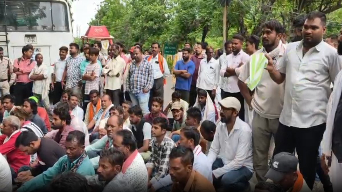 CG News : नकटी गांव के ग्रामीणों का मंत्री ओपी चौधरी के सरकारी बंगले पर प्रदर्शन, बुलडोजर कार्रवाई के खिलाफ जोरदार विरोध