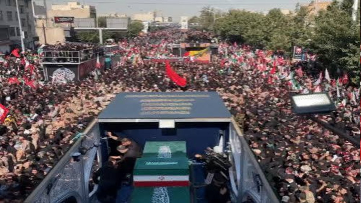 10 किलोमीटर लंबे रूट पर अयातुल्ला Ali Khamenei’ की अंतिम यात्रा, लाखों लोगों ने दी श्रद्धांजलि
