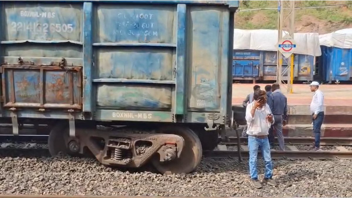CG NEWS : करगी रोड में मालगाड़ी हुई बेपटरी, 5 वैगन पटरी से उतरे’ रेलवे टीम मौके पर पहुंची