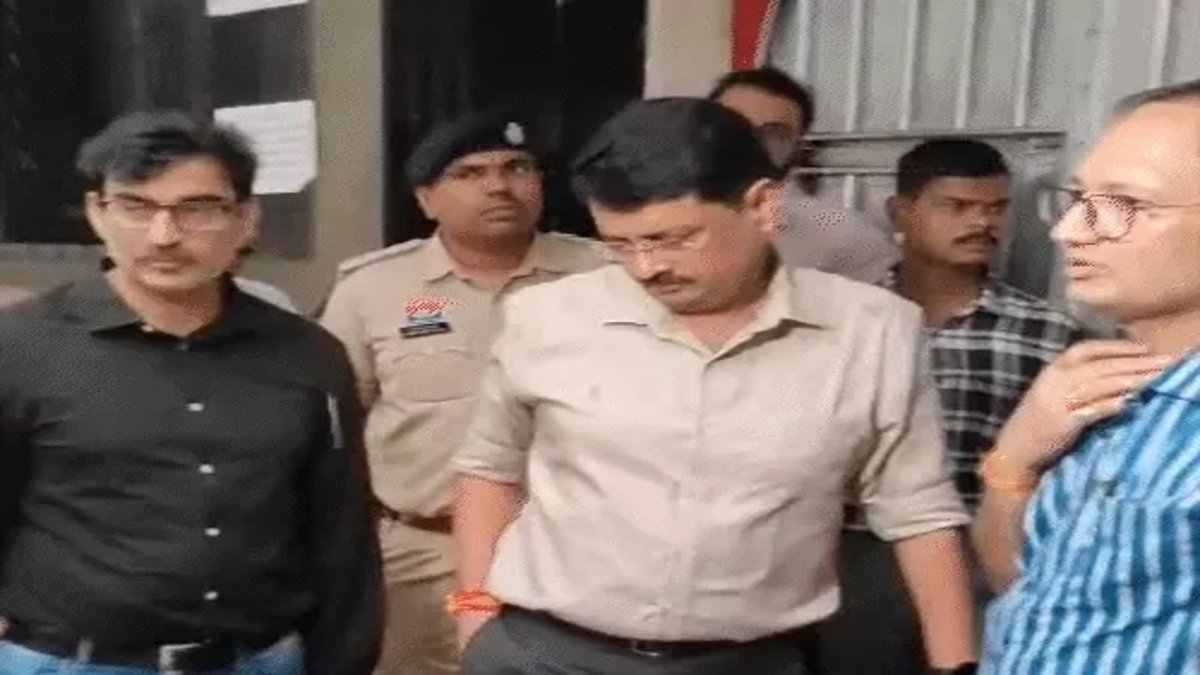 CG BREAKING : जेल परिसर में कैदी ने उठाया खौफनाक कदम, लगातार हो रही मौतों से प्रशासन कटघरे में