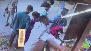 काशी विश्वनाथ मंदिर में चली गोली, पीएसी जवान की कार्बाइन से 3 लोग घायल