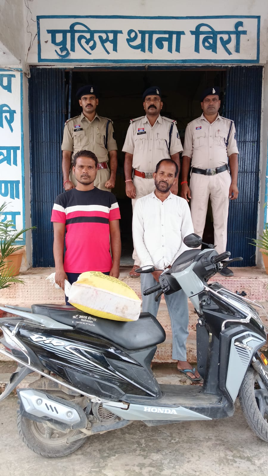 * थाना बिर्रा पुलिस ने End to- Ind विवेचना के तहत नशे के खिलाफ की सख्त बड़ी कार्रवाई, अवैध गांजा परिवहन कर बिक्री करने के मामले में दो आरोपी गिफ्तार