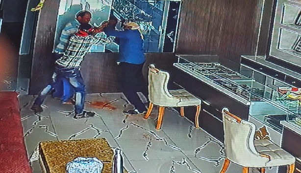 कोरबा के छुरी में दिनदहाड़े लूट का प्रयास, पुलिस ने की नाकेबंदी, CCTV खंगाल रही टीम