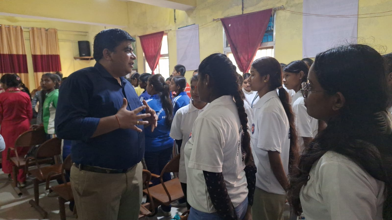 *मेहनत ही सफलता की कुंजी, पढ़ाई के साथ खेलों में भी बढ़-चढ़कर लें हिस्साः कलेक्टर कुणाल दुदावत*