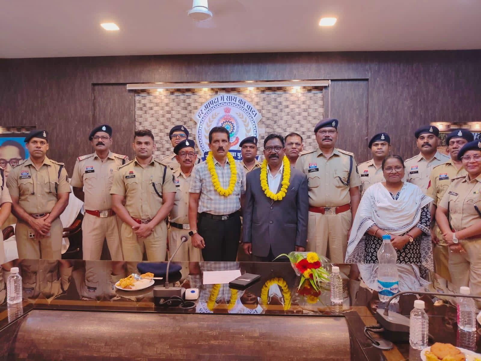 जांजगीर-चांपा पुलिस विभाग ने कर्तव्य और निष्ठा की मिसाल बने ,दो पुलिस अधिकारियों को सम्मान के साथ विदा किया गया