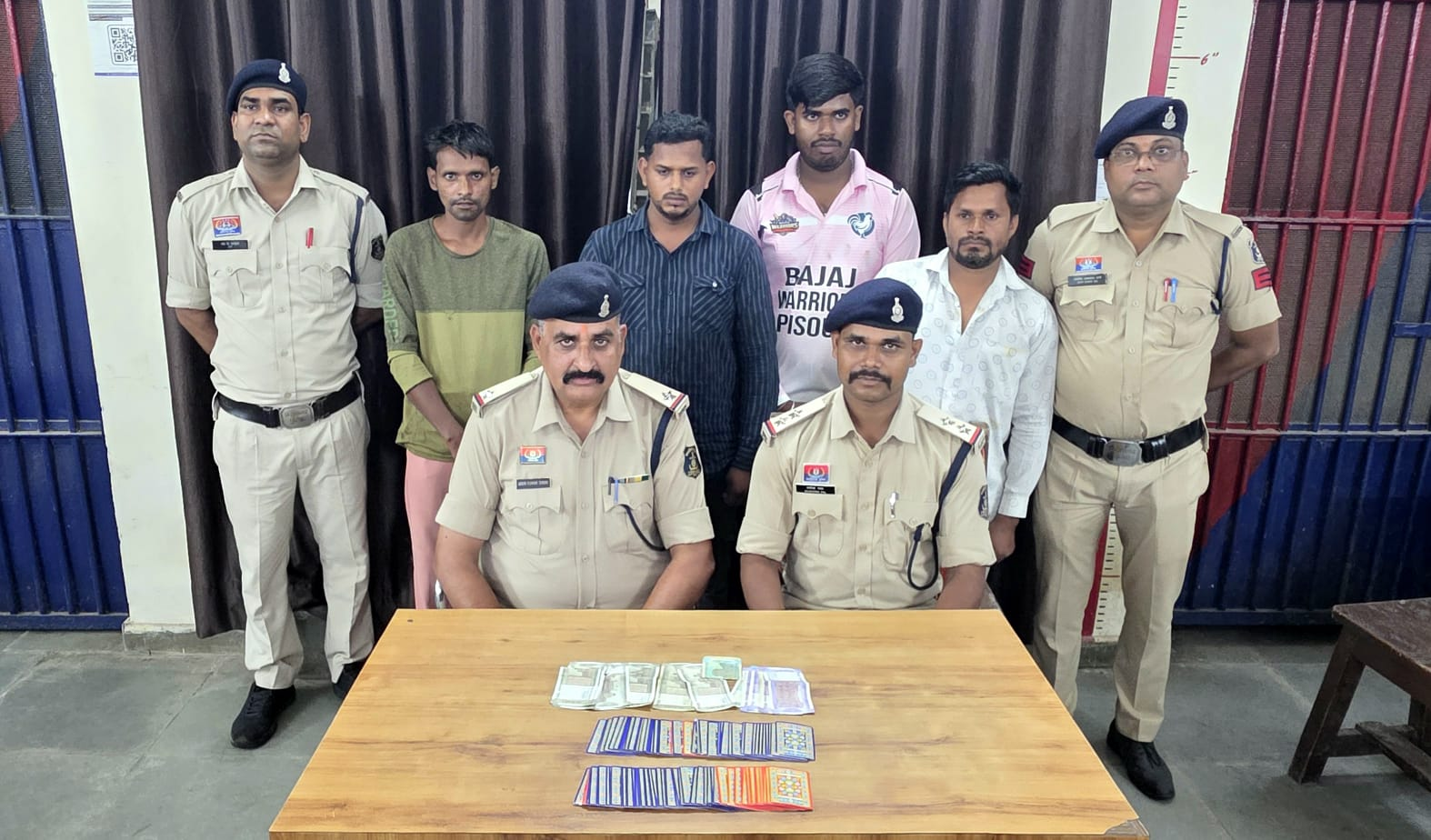 * कोतवाली जांजगीर पुलिस की जुआ फड़ में रेड कार्यवाही