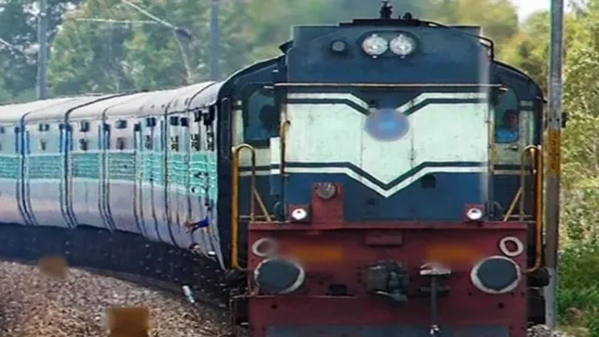 Railway Special Train : छत्तीसगढ़ के यात्रियों के लिए बड़ी खुशखबरी’ प्रयागराज-विशाखापट्टनम स्पेशल ट्रेन का ऐलान