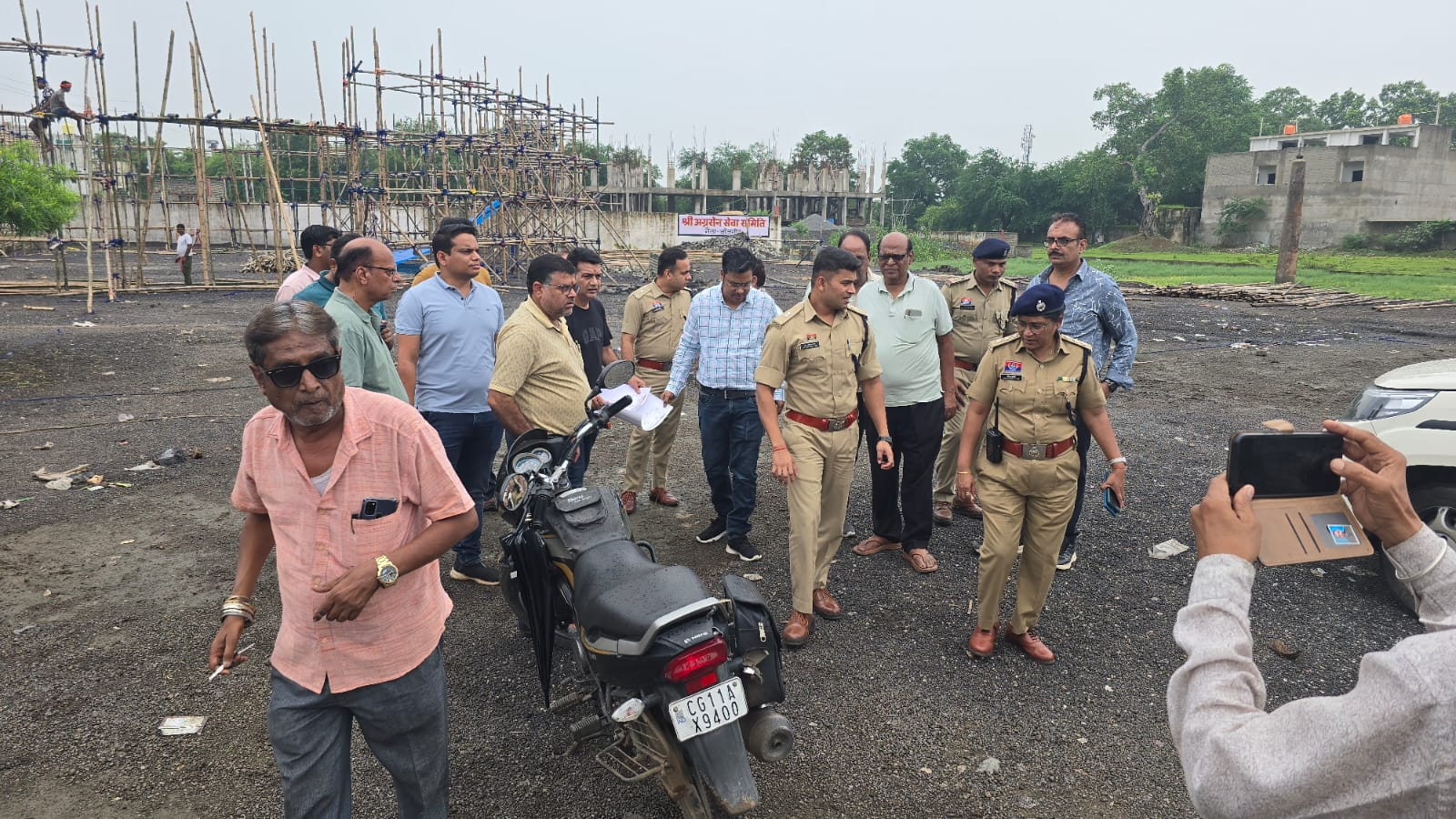 आगामी नवरात्रि पर्व की सुरक्षा -यातायात व्यवस्था को लेकर पुलिस और प्रशासन ने समितियों के साथ की बैठक