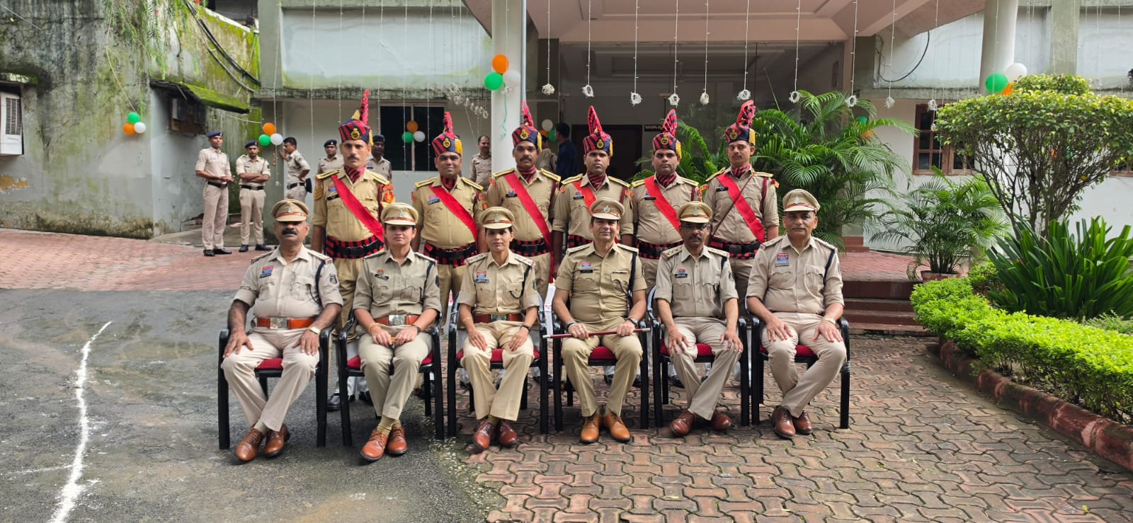 पुलिस महानिरीक्षक, कार्यालय बिलासपुर रेंज में आन-बान-शान और देशभक्ति के साथ फहराया गया तिरंगा
