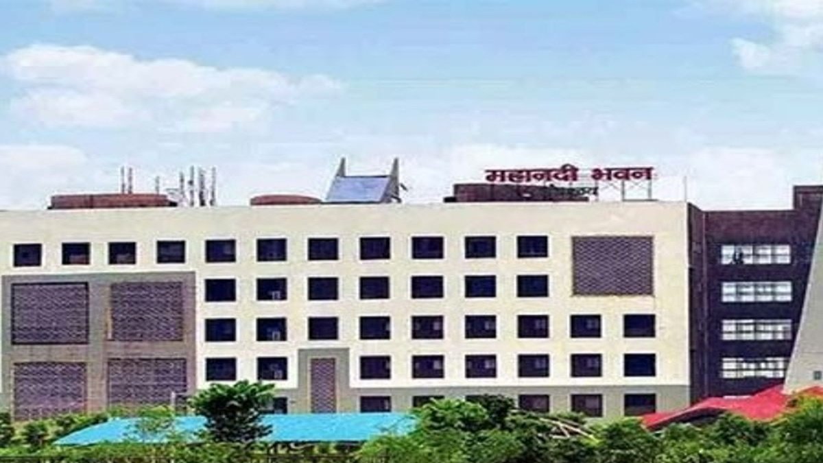 CG DEO Transfer : करोड़ों की वित्तीय अनियमितता के बीच बलरामपुर DEO पर कार्रवाई, मनीराम यादव हटाए गए, नए अधिकारी की नियुक्ति