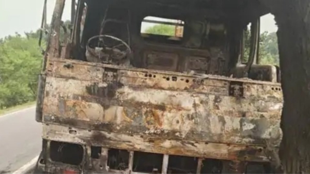 कटघोरा बाईपास में खौफनाक सड़क हादसा’ 407 वाहन जलकर खाक, चालक ने कूदकर बचाई जान