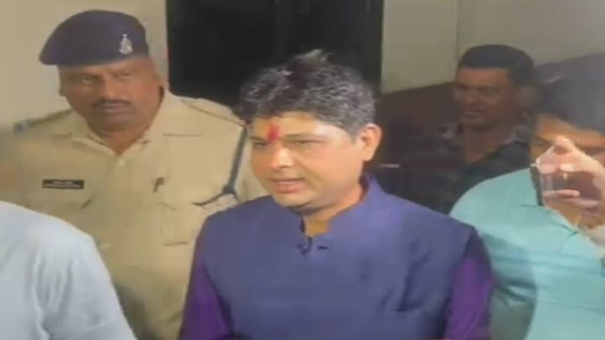 ED के बाद आयकर विभाग की बड़ी कार्रवाई, सूर्यकांत तिवारी का मकान सील
