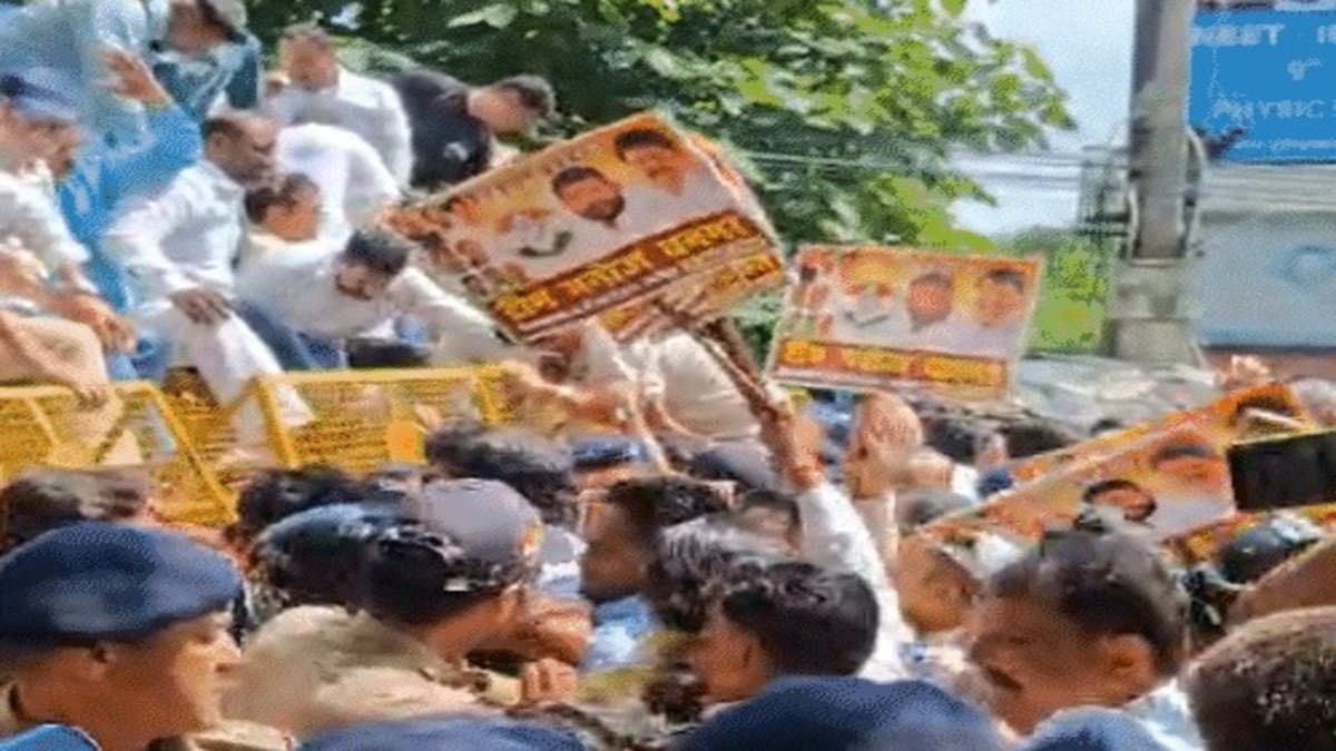 कांग्रेस का देशभर में प्रदर्शन, CEC ज्ञानेश कुमार के खिलाफ नारेबाजी’ दिल्ली-पटना में निकाला मार्च