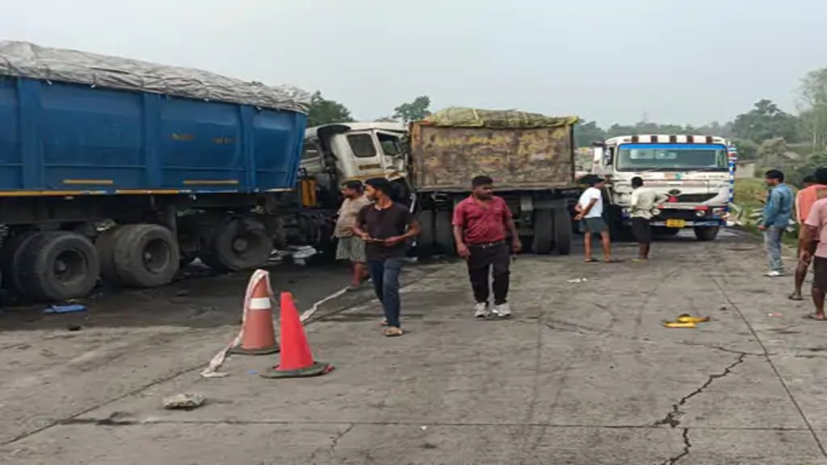 NH-130 पर बड़ा सड़क हादसा, खराब खड़े ट्रेलर से टकराए तीन वाहन; यातायात रहा प्रभावित