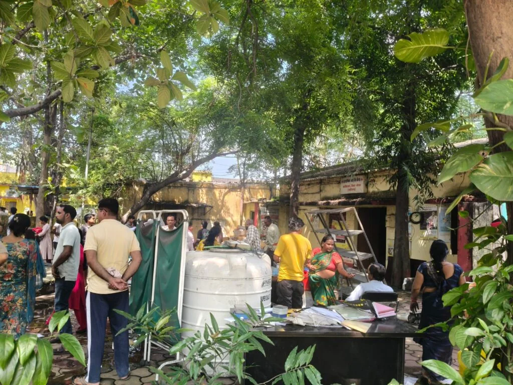 कोरबा में SECL की कार्रवाई से बवाल, सरकारी भवन तोड़े जाने पर ग्रामीणों ने किया प्रदर्शन