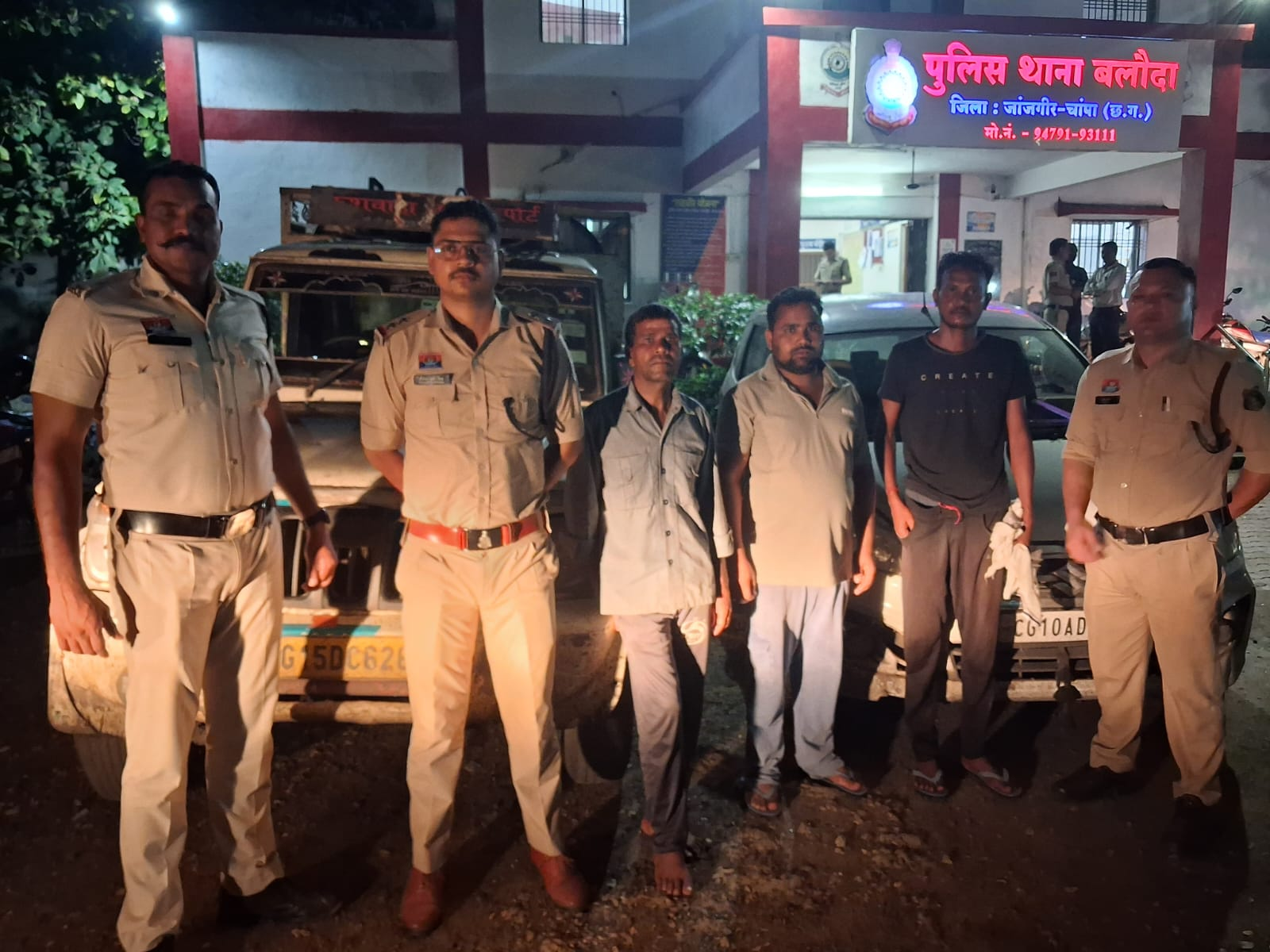 * कटरा जंगल में पुलिस की बड़ी कार्रवाई: पिकअप के टैंकर में छिपाकर रखा 1000 लीटर अवैध डीजल पकड़ा